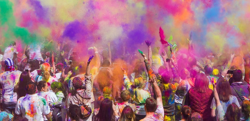 https://mauritiusattractions.com/content/images/guide/i-440/holi.jpg?utm_source=chatgpt.com